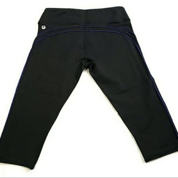 NWT Fabletics Polar Crop Capri‎ Workout Athletic Leggings Black Women's Size XS - Picture 3 of 6